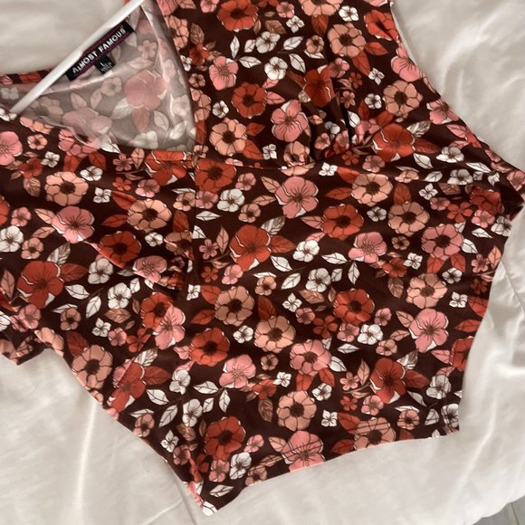 floral crop top - Picture 4 of 5